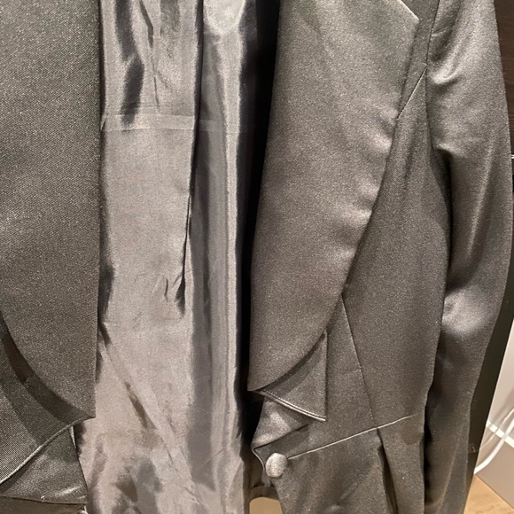 Custom black cropped blazer - Picture 4 of 4